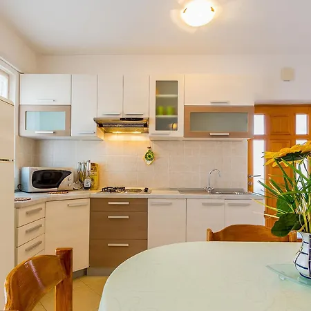 Apartment With A Parking Space - 22790 Medulin
